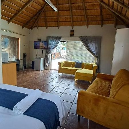28 At Van Den Bos International Guesthouse Идънвейл Екстериор снимка