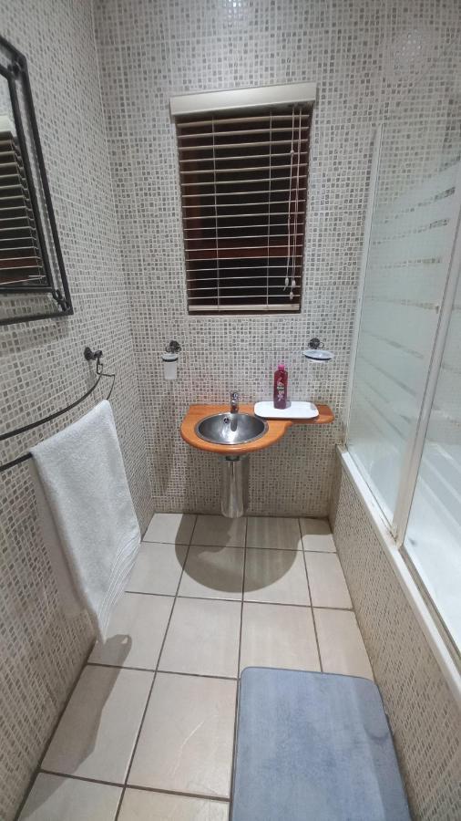 28 At Van Den Bos International Guesthouse Идънвейл Екстериор снимка