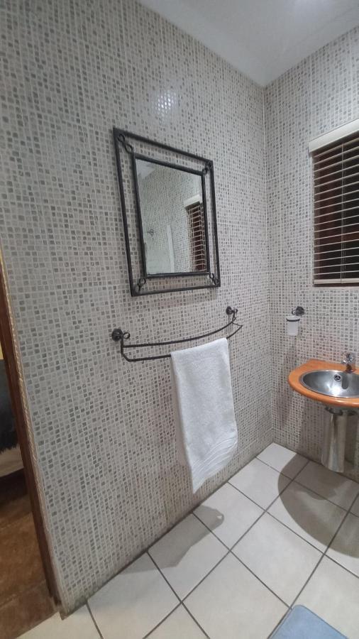 28 At Van Den Bos International Guesthouse Идънвейл Екстериор снимка