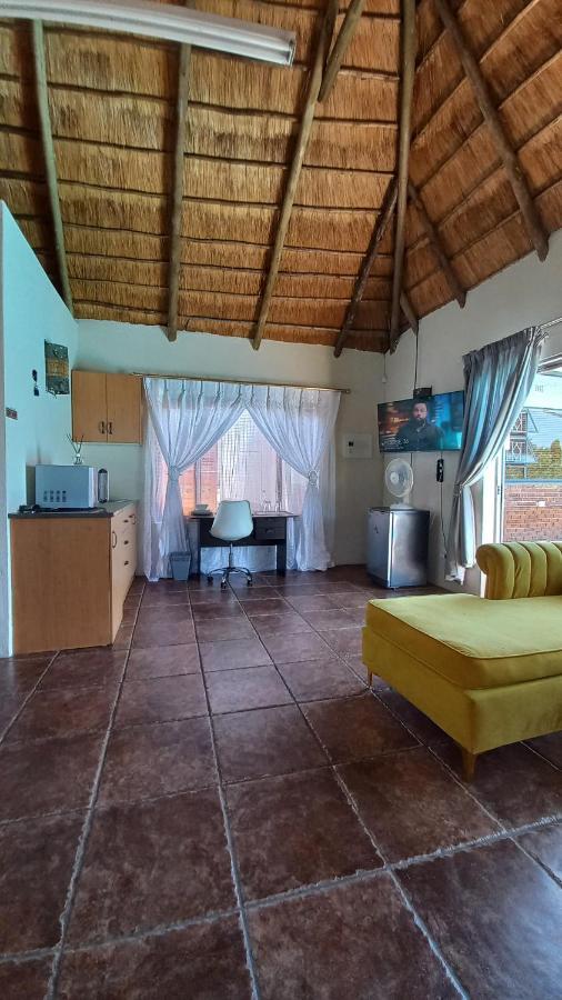 28 At Van Den Bos International Guesthouse Идънвейл Екстериор снимка