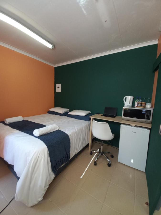 28 At Van Den Bos International Guesthouse Идънвейл Екстериор снимка