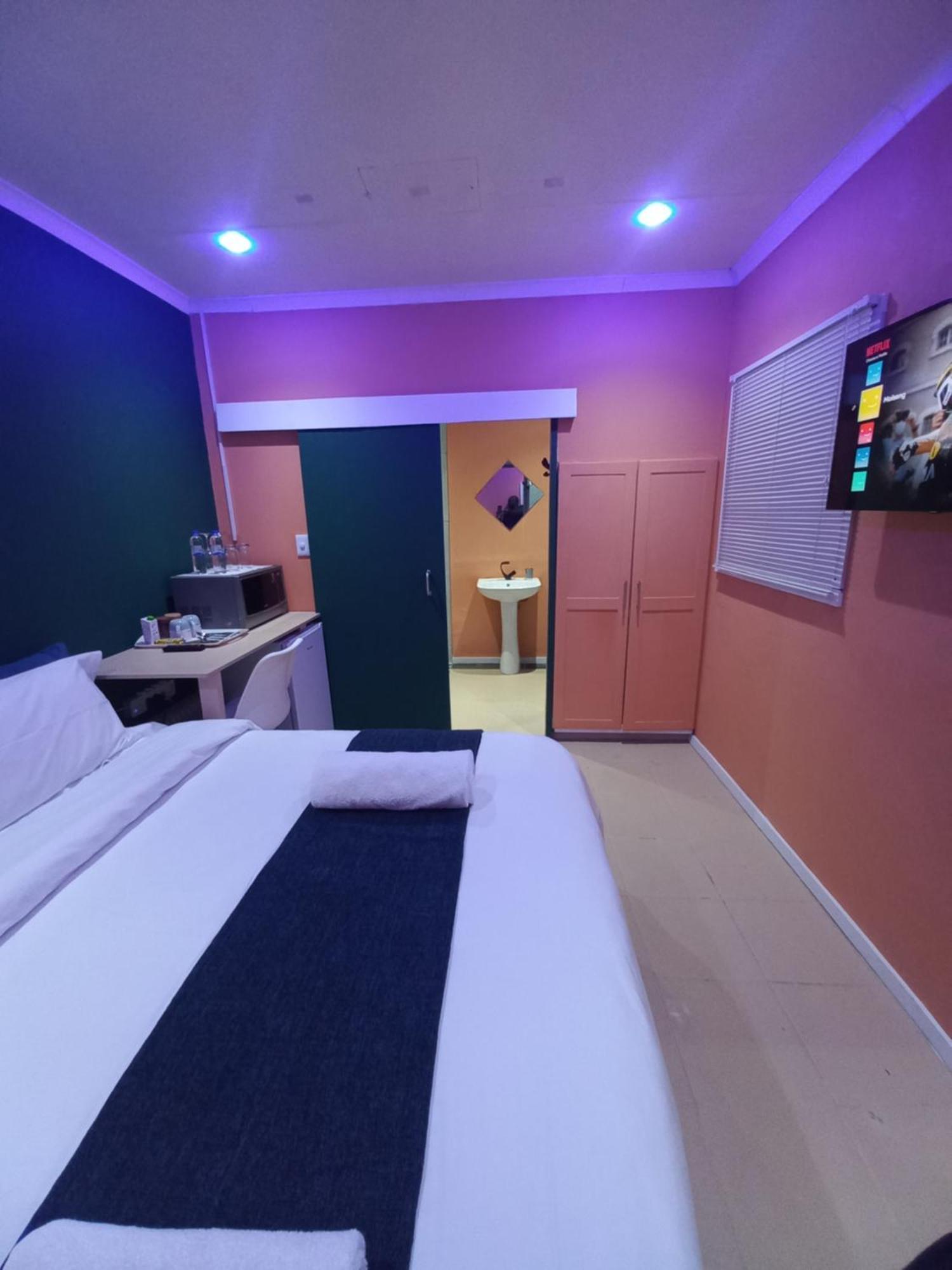 28 At Van Den Bos International Guesthouse Идънвейл Екстериор снимка